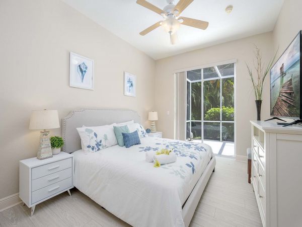 Four Bedroom Canal Front Vacation Rental Home in Cape Coral