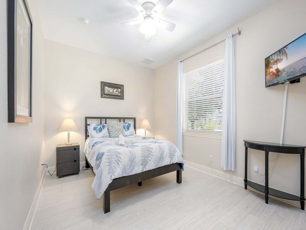 Four Bedroom Canal Front Vacation Rental Home in Cape Coral