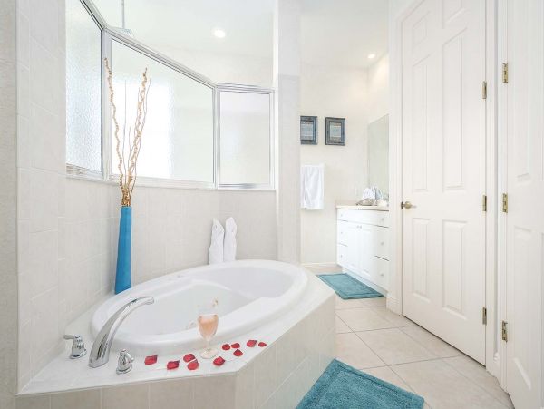 Four Bedroom Canal Front Vacation Rental Home in Cape Coral