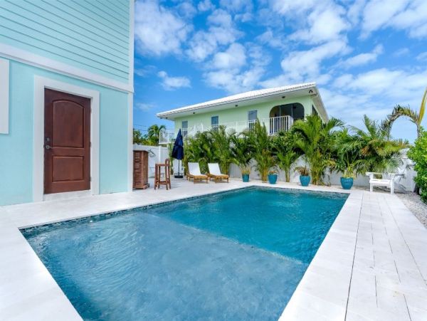 Beautiful Marathon Vacation Home with Canal View and Pool