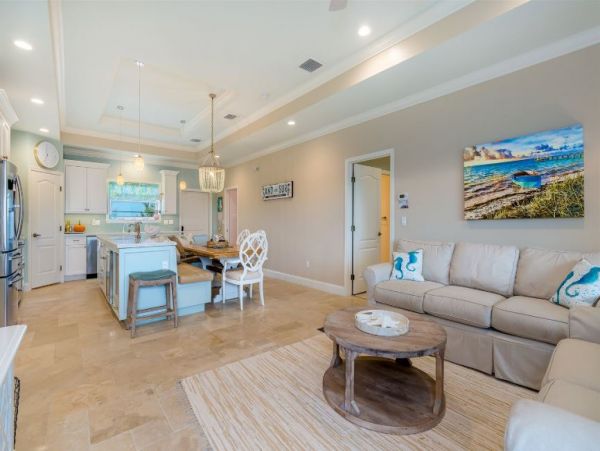 Beautiful Marathon Vacation Home with Canal View and Pool