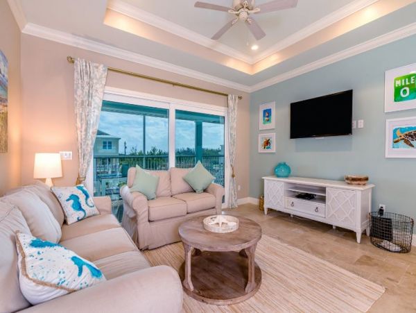 Beautiful Marathon Vacation Home with Canal View and Pool