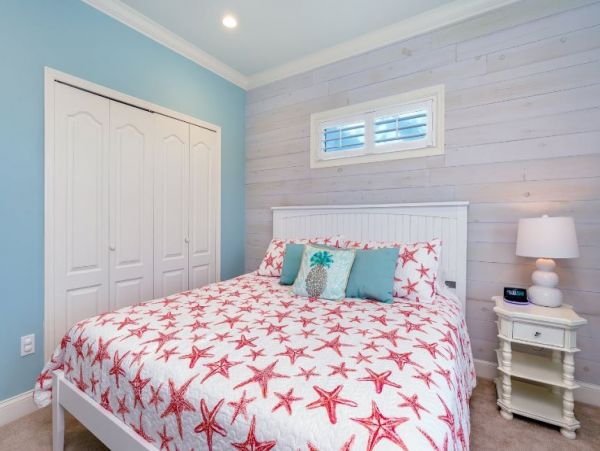 Beautiful Marathon Vacation Home with Canal View and Pool
