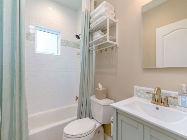 Beautiful Marathon Vacation Home with Canal View and Pool