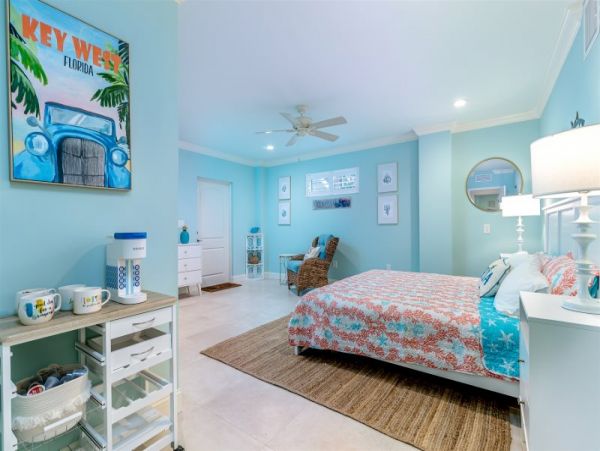 Beautiful Marathon Vacation Home with Canal View and Pool