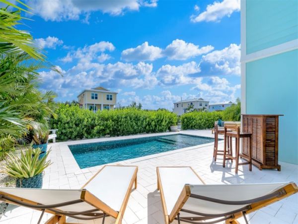 Beautiful Marathon Vacation Home with Canal View and Pool