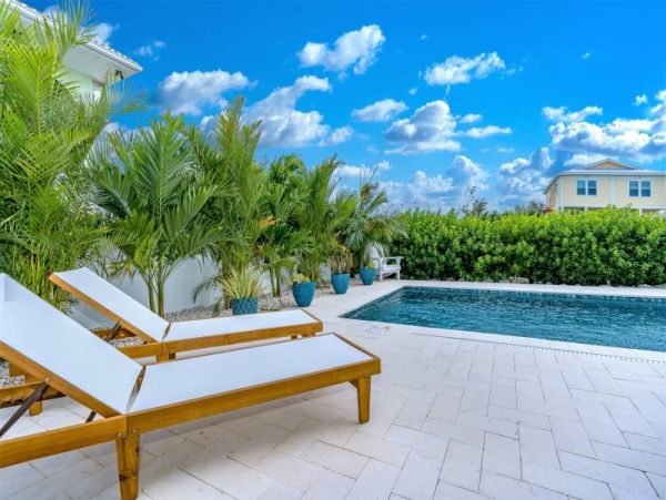 Beautiful Marathon Vacation Home with Canal View and Pool