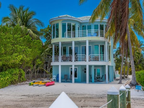 Four Bedroom Beachfront Vacation Rental in Marathon