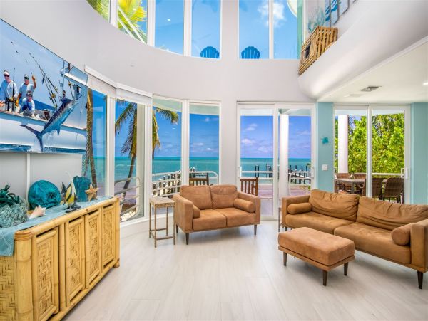 Four Bedroom Beachfront Vacation Rental in Marathon