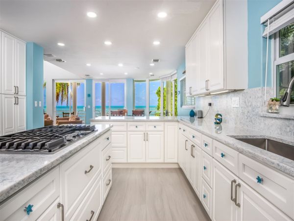 Four Bedroom Beachfront Vacation Rental in Marathon
