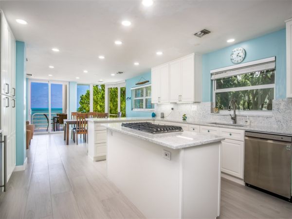 Four Bedroom Beachfront Vacation Rental in Marathon