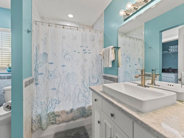 Four Bedroom Beachfront Vacation Rental in Marathon