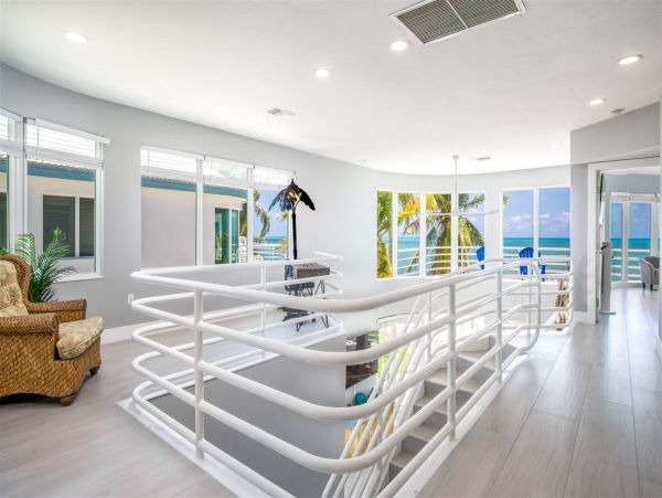 Four Bedroom Beachfront Vacation Rental in Marathon