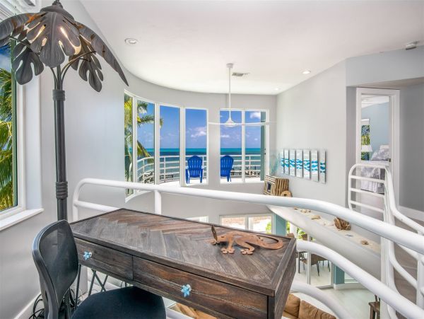 Four Bedroom Beachfront Vacation Rental in Marathon