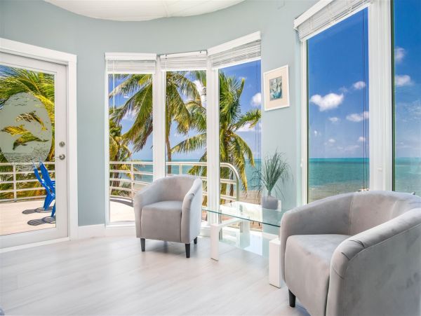 Four Bedroom Beachfront Vacation Rental in Marathon