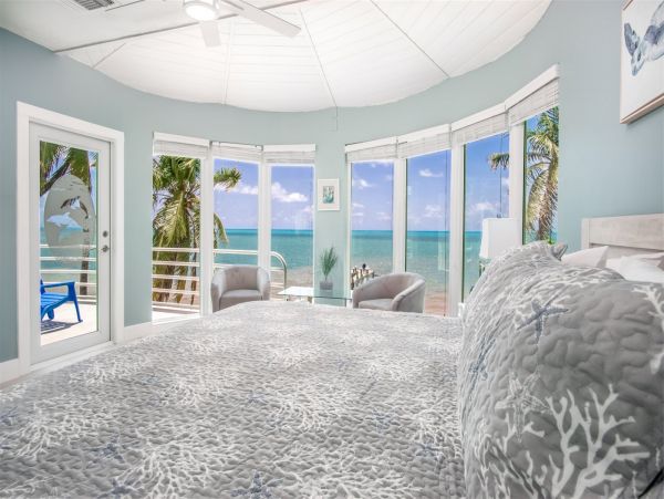 Four Bedroom Beachfront Vacation Rental in Marathon