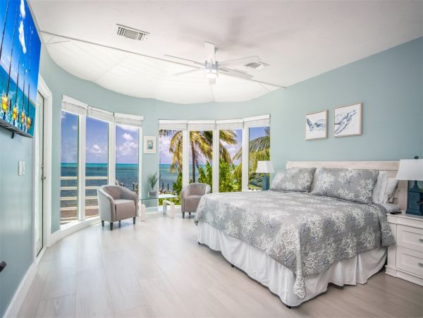 Four Bedroom Beachfront Vacation Rental in Marathon