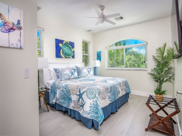Four Bedroom Beachfront Vacation Rental in Marathon