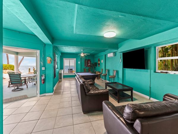 Four Bedroom Beachfront Vacation Rental in Marathon