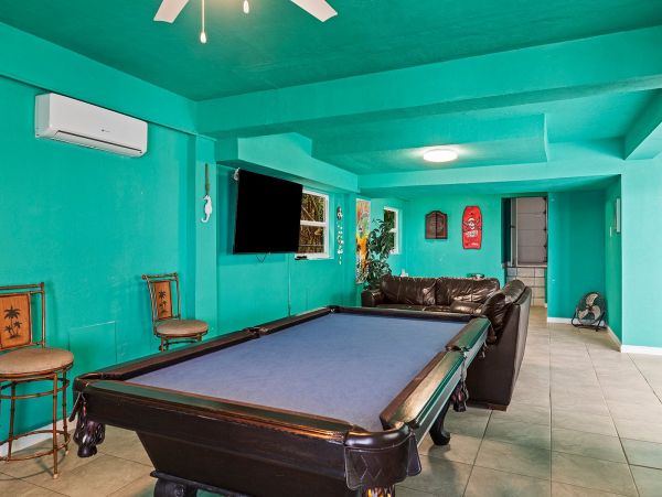 Four Bedroom Beachfront Vacation Rental in Marathon