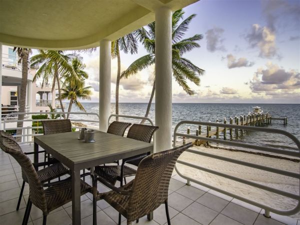 Four Bedroom Beachfront Vacation Rental in Marathon