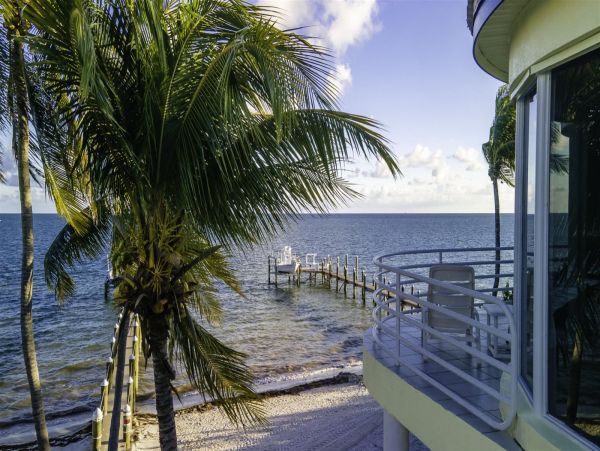 Four Bedroom Beachfront Vacation Rental in Marathon