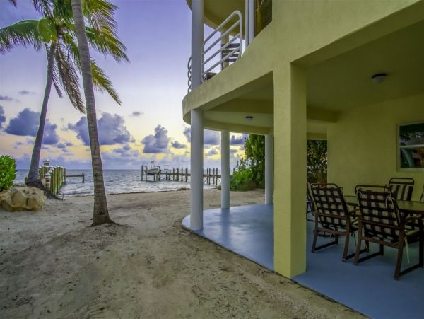 Four Bedroom Beachfront Vacation Rental in Marathon