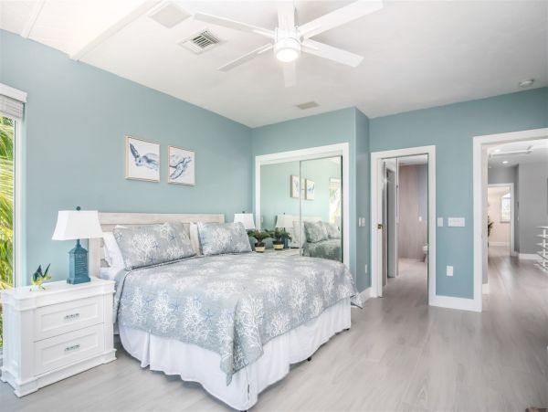 Four Bedroom Beachfront Vacation Rental in Marathon