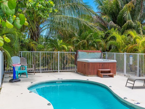 Four Bedroom Beachfront Vacation Rental in Marathon