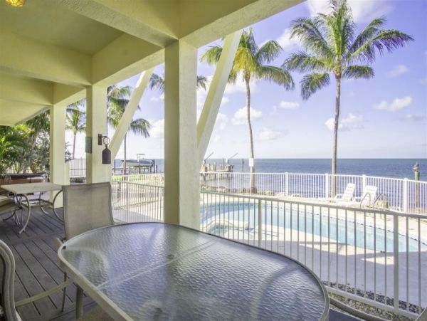 Waterfront Oasis Marathon Florida Rental Sleeps 14 Guests