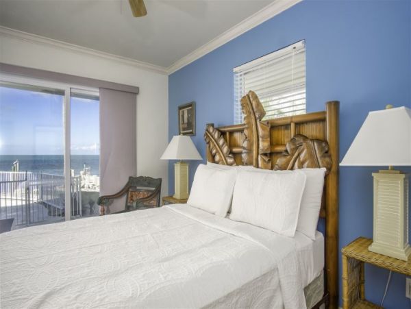 Waterfront Oasis Marathon Florida Rental Sleeps 14 Guests