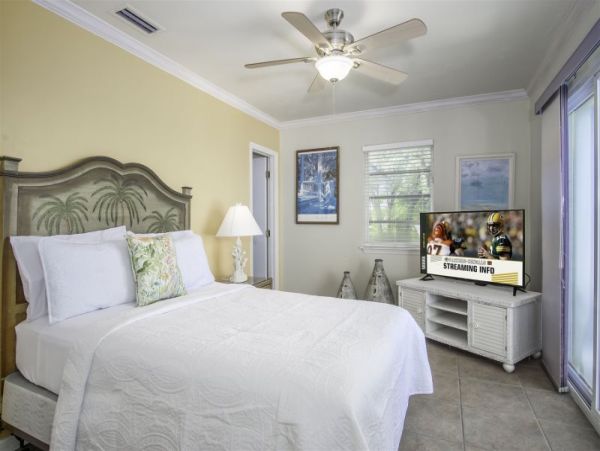 Waterfront Oasis Marathon Florida Rental Sleeps 14 Guests