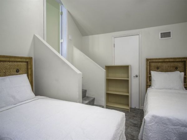 Waterfront Oasis Marathon Florida Rental Sleeps 14 Guests