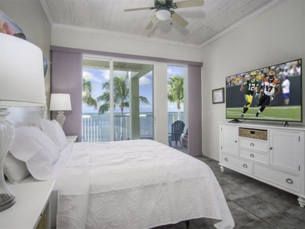 Waterfront Oasis Marathon Florida Rental Sleeps 14 Guests
