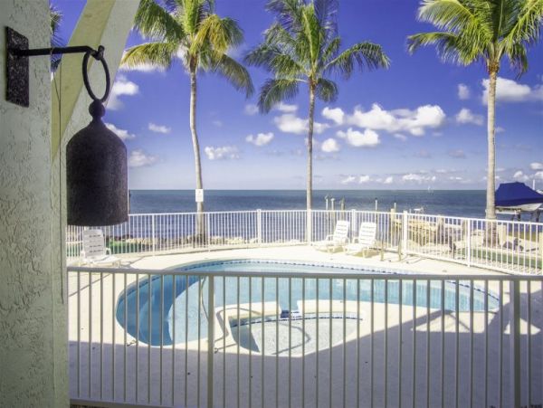 Waterfront Oasis Marathon Florida Rental Sleeps 14 Guests