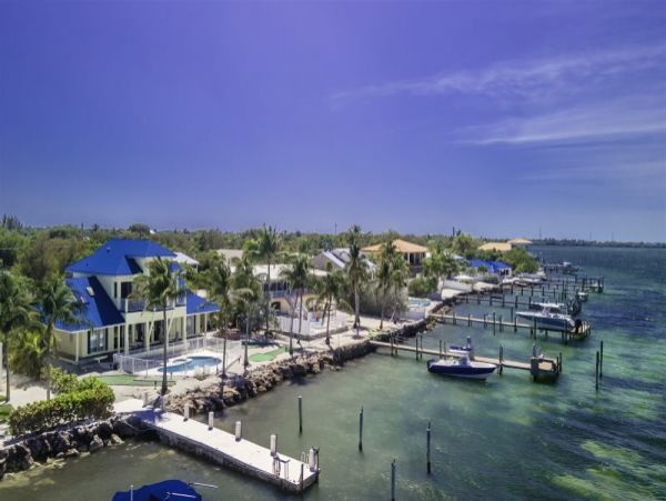 Waterfront Oasis Marathon Florida Rental Sleeps 14 Guests