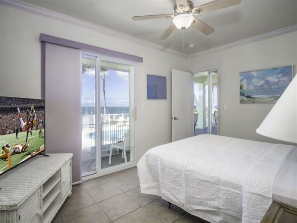 Waterfront Oasis Marathon Florida Rental Sleeps 14 Guests