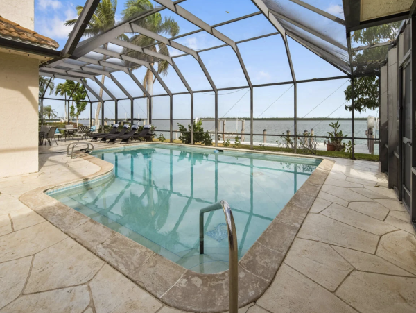 Luxury 4-Bedroom Home in Marco Island - Your Perfect Getaway