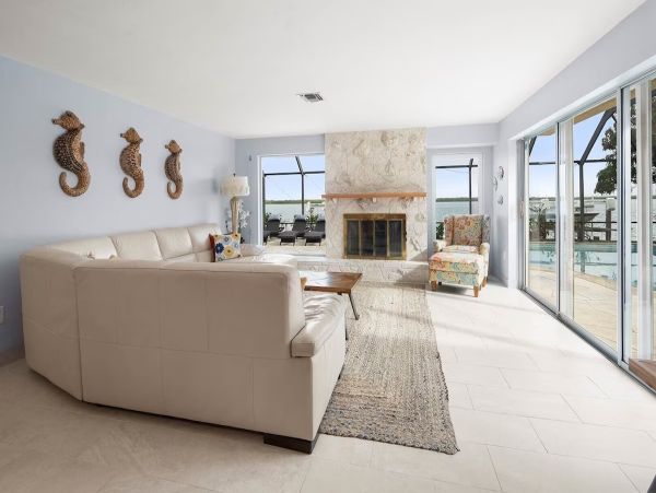 Luxury 4-Bedroom Home in Marco Island - Your Perfect Getaway