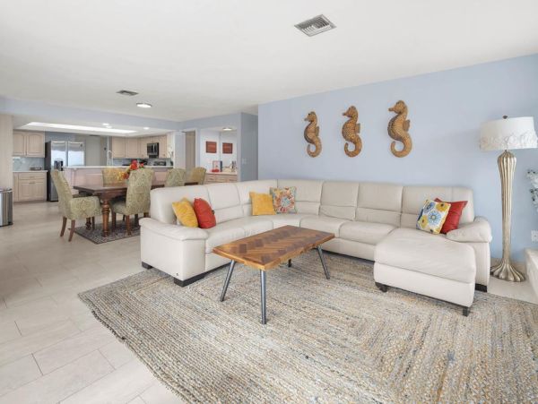 Luxury 4-Bedroom Home in Marco Island - Your Perfect Getaway