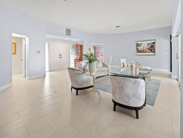 Luxury 4-Bedroom Home in Marco Island - Your Perfect Getaway