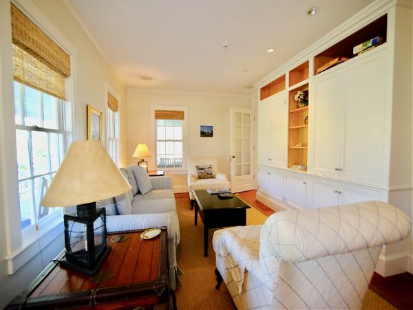 Lovely & Spacious Family Home on Nantucket Sleeps 17 Guests