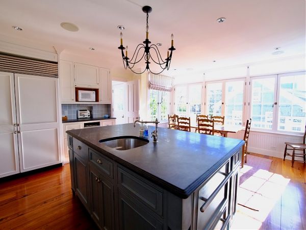 Lovely & Spacious Family Home on Nantucket Sleeps 17 Guests