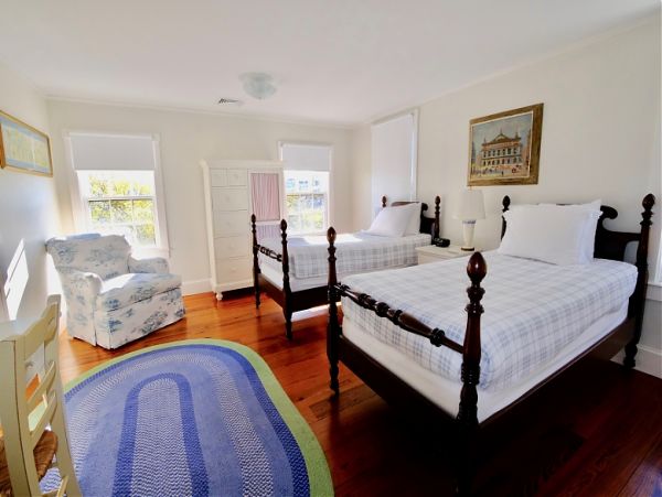 Lovely & Spacious Family Home on Nantucket Sleeps 17 Guests
