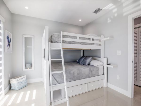 Beautiful 3 Bedroom Home with Pool at Key Colony Beach