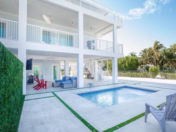 Beautiful 3 Bedroom Home with Pool at Key Colony Beach