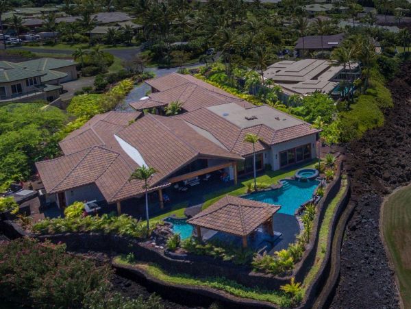 Luxury 7 Bedroom Estate for 18 Guests With Private Lagoon Pool