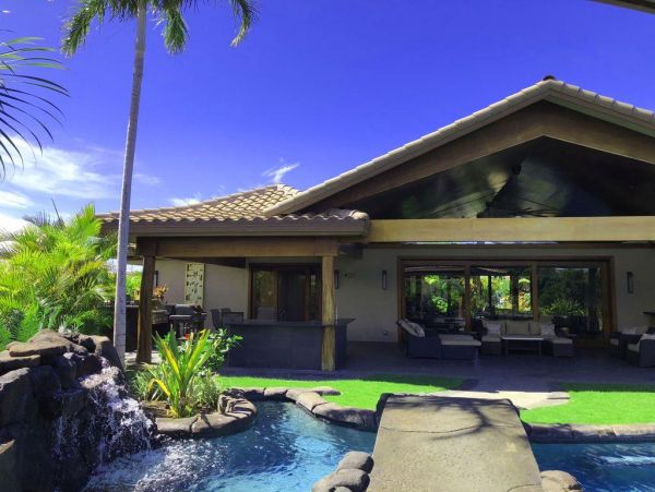 Luxury 7 Bedroom Estate for 18 Guests With Private Lagoon Pool