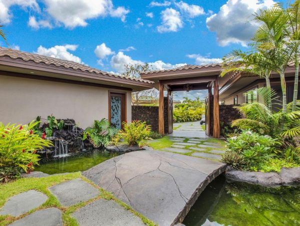 Luxury 7 Bedroom Estate for 18 Guests With Private Lagoon Pool