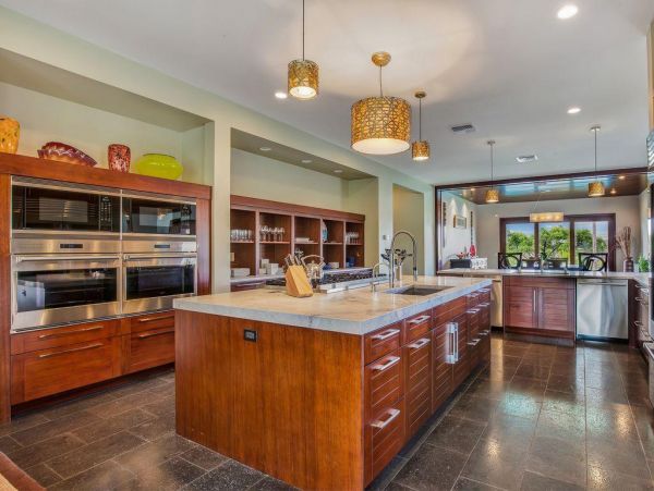 Luxury 7 Bedroom Estate for 18 Guests With Private Lagoon Pool